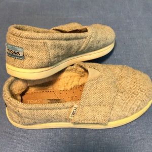 Toms grey slippers